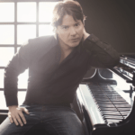 ARTHUR HANLON TIENE NUEVA FECHA PARA SU CONCIERTO EN BOGOTÁ